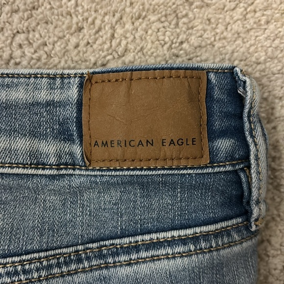 Light wash American eagle jeans!! - Picture 3 of 3